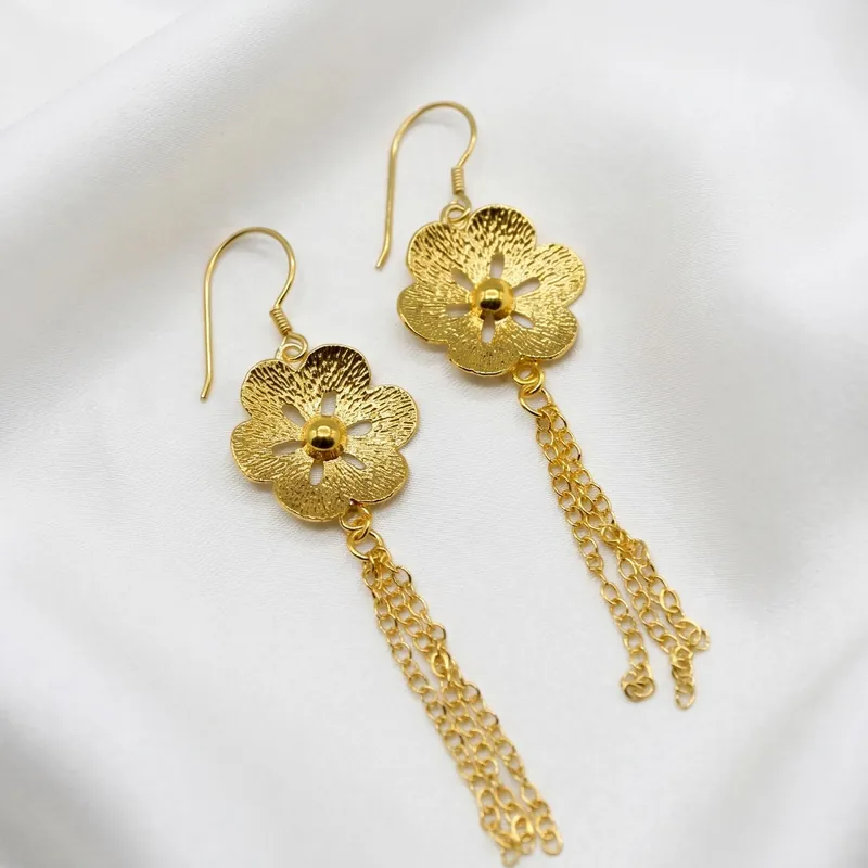 Gold drop earrings with flowers and tassels