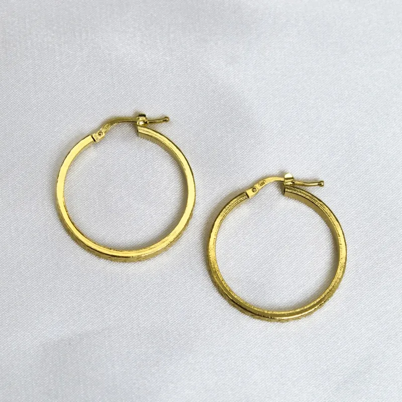 Classic smooth Gold hoops