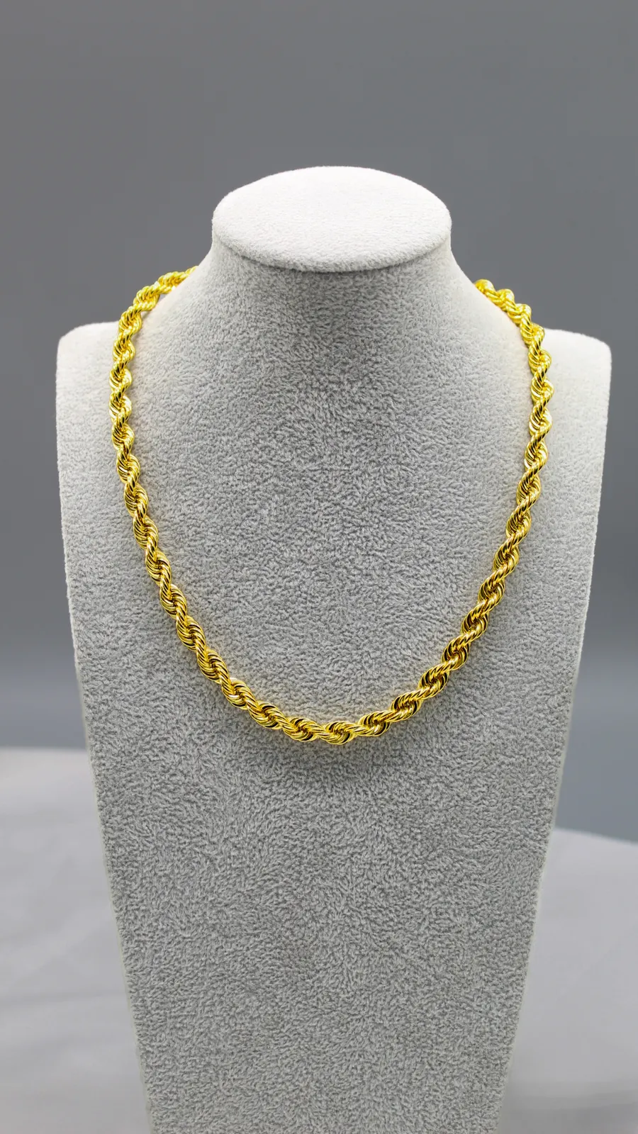 Cadena de Oro tipo torzal en busto, joyas de Oro al por mayor