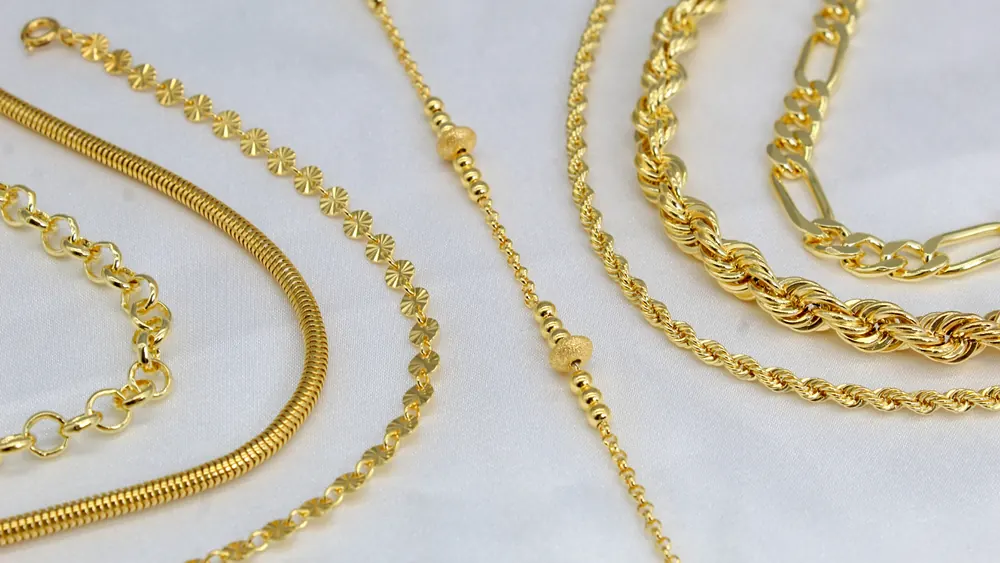 Gold chains in different styles made by New Fashion Peru