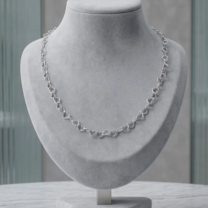 925 Silver chain necklace on a bust, a quality sample from a wholesale supplier
