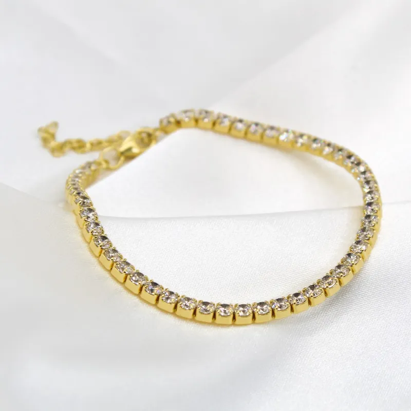 Gold bracelet with cubic zirconia